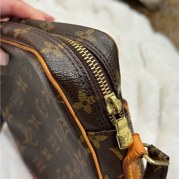 Louis Vuitton Monogram Danube crossbody bag - Picture 8 of 16